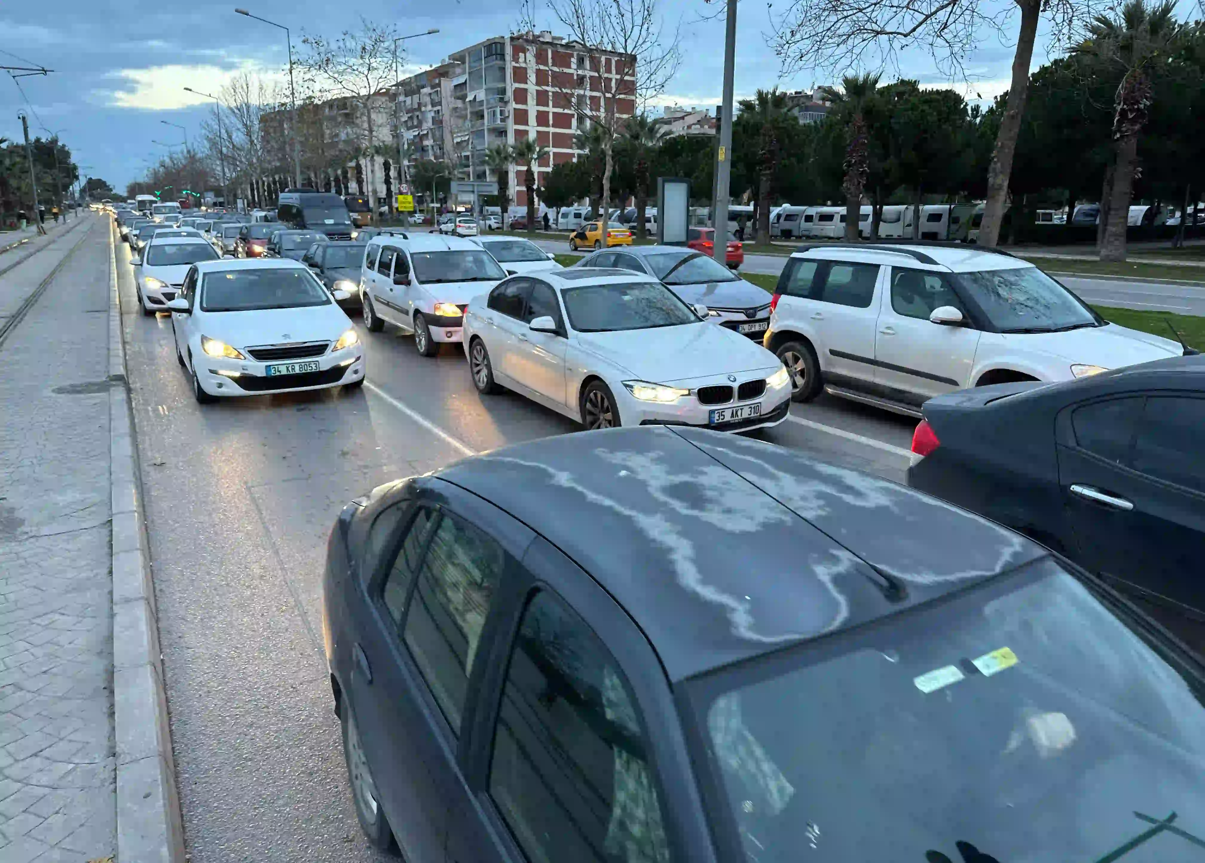 İzmir Otobüs Şoförleri Eylemiyle Ulaşım Aksadı (1)