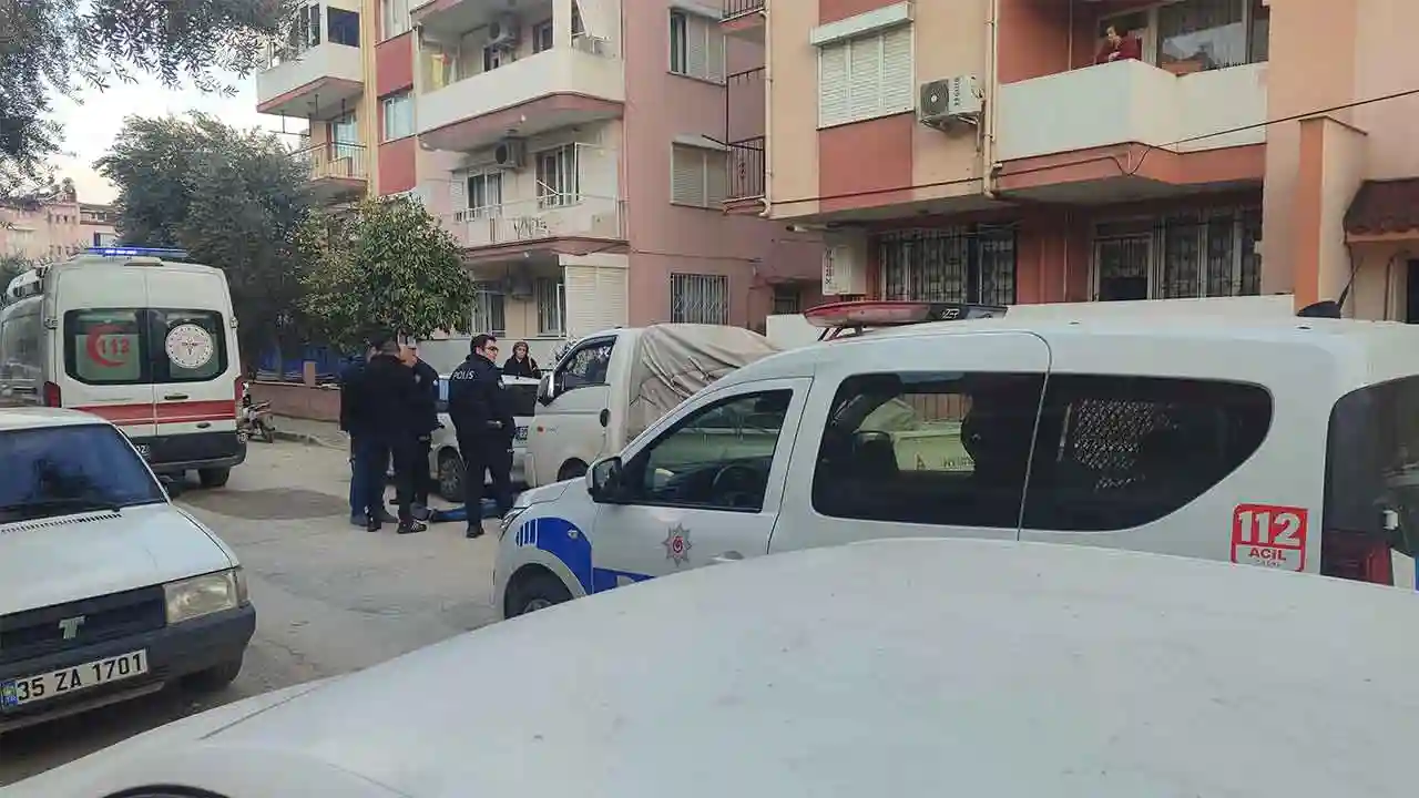 İzmir'de Bir Kişi Sokakta Ölü Bulundu1