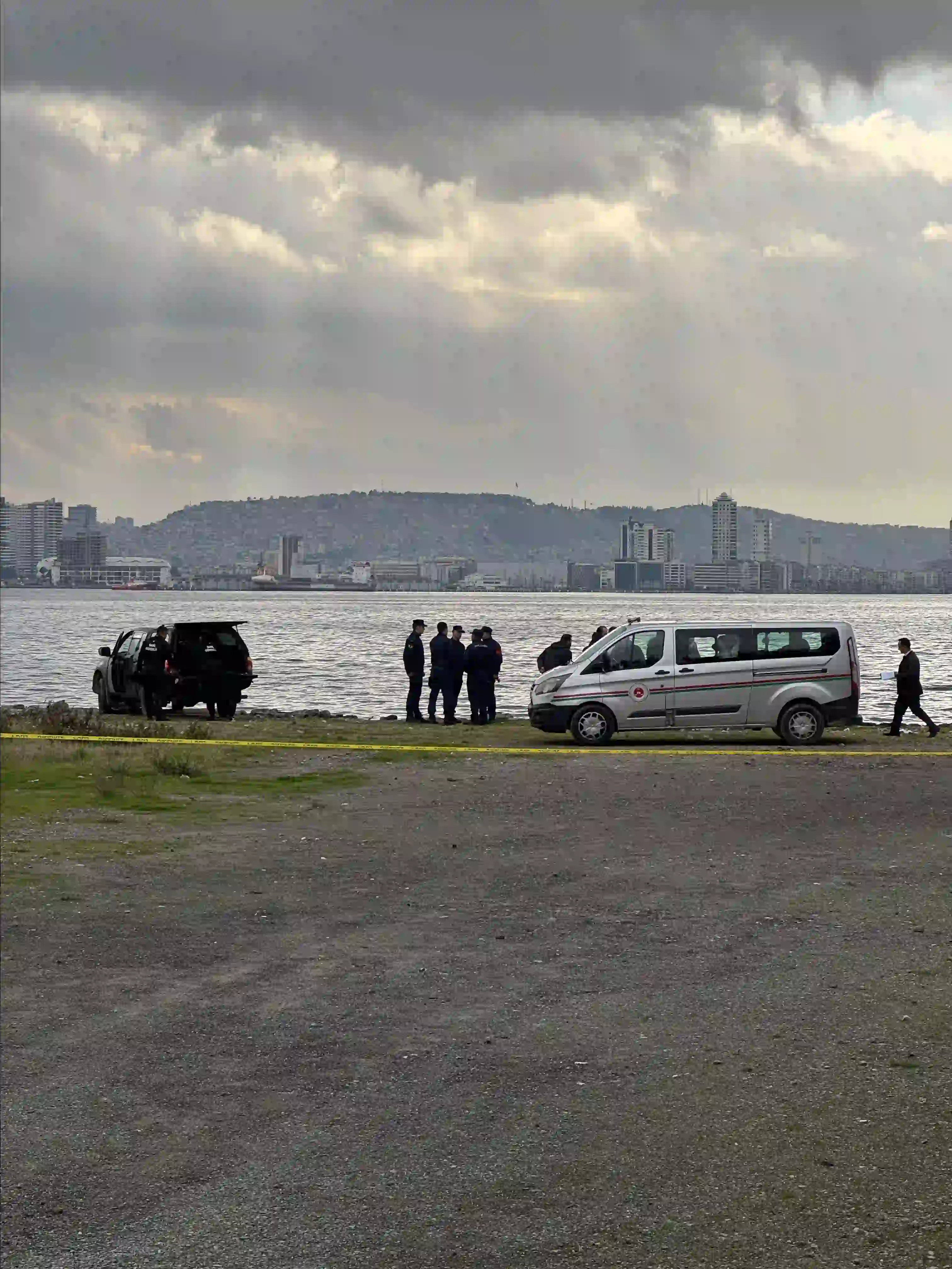 İzmir’de Sahil’de Kadın Cesedi Bulundu, Kimliği Belirlendi (1)