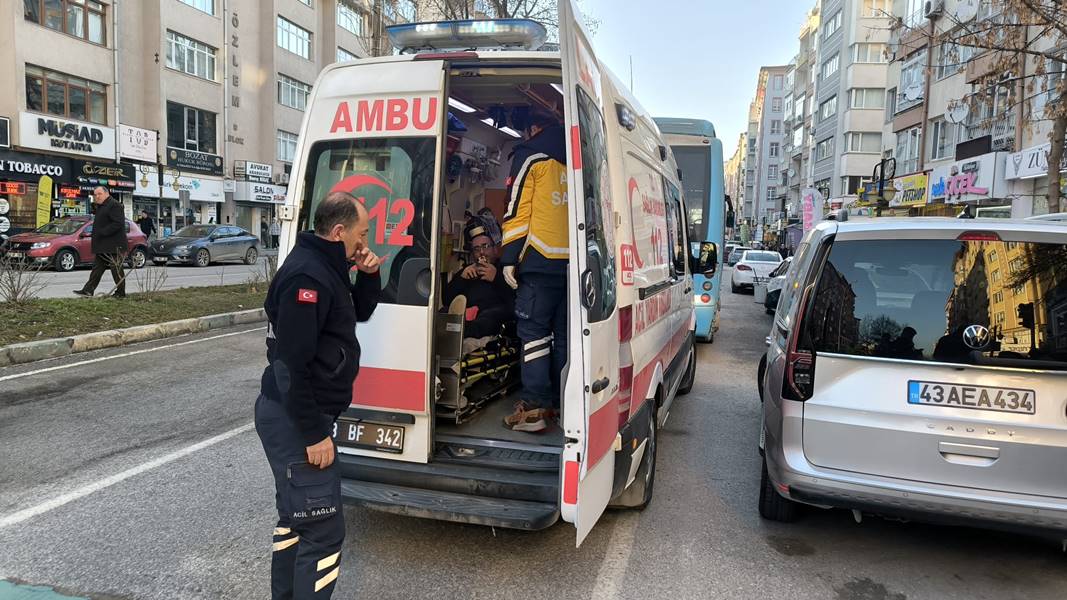 Kütahya’da Halk Otobüsü Yayaya Çarptı  (3)-1