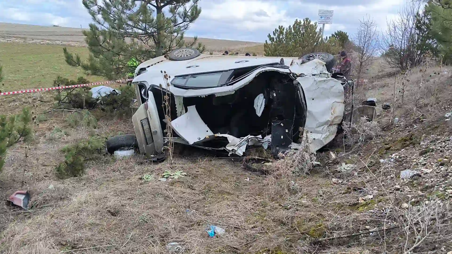 Kütahya'da Otomobil Şarampole Devrildi 1 Ölü, 1 Yaralı-1