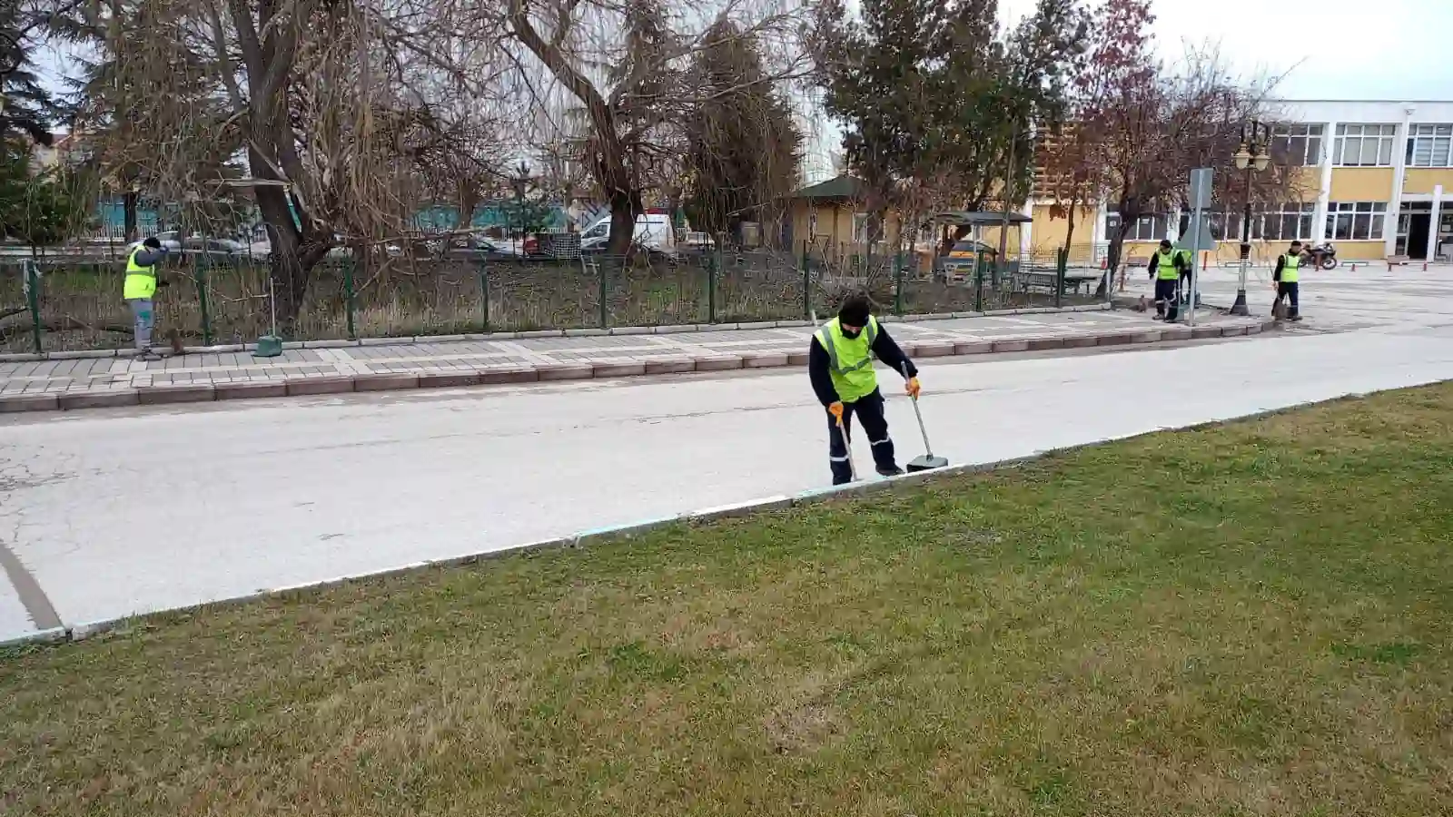 Kütahya’da Temizlik Ekipleri, İstasyon Caddesi’nde 1