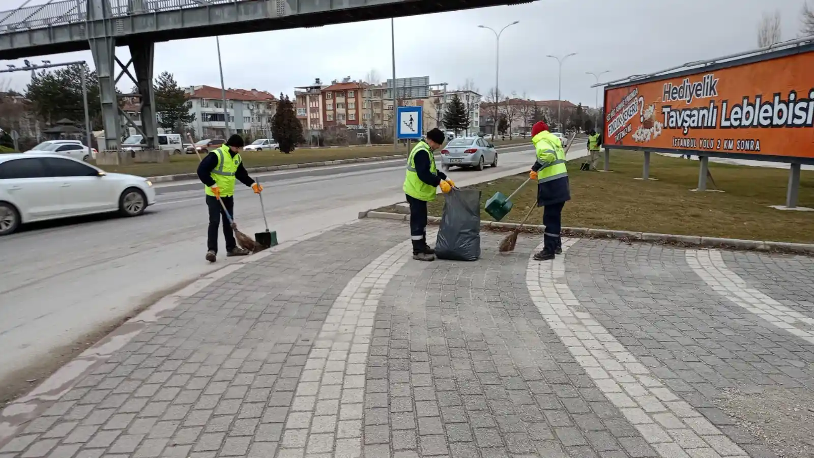 Kütahya’da Temizlik Ekipleri, İstasyon Caddesi’nde 