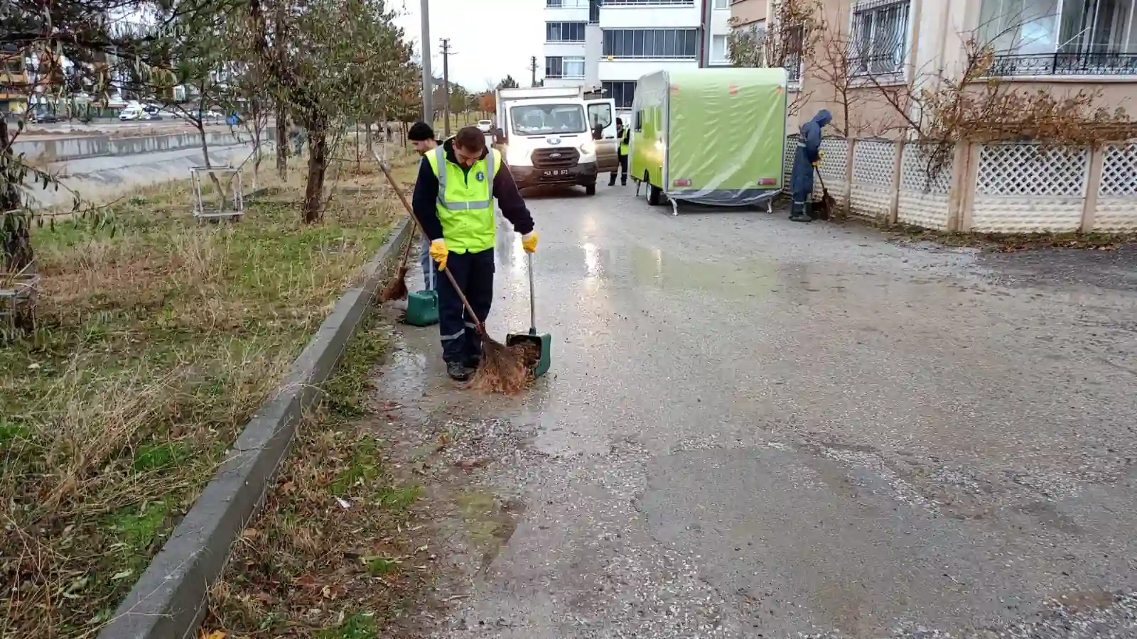 Kütahya’da Yağmurun Ardından Temizlik Sürüyor 1