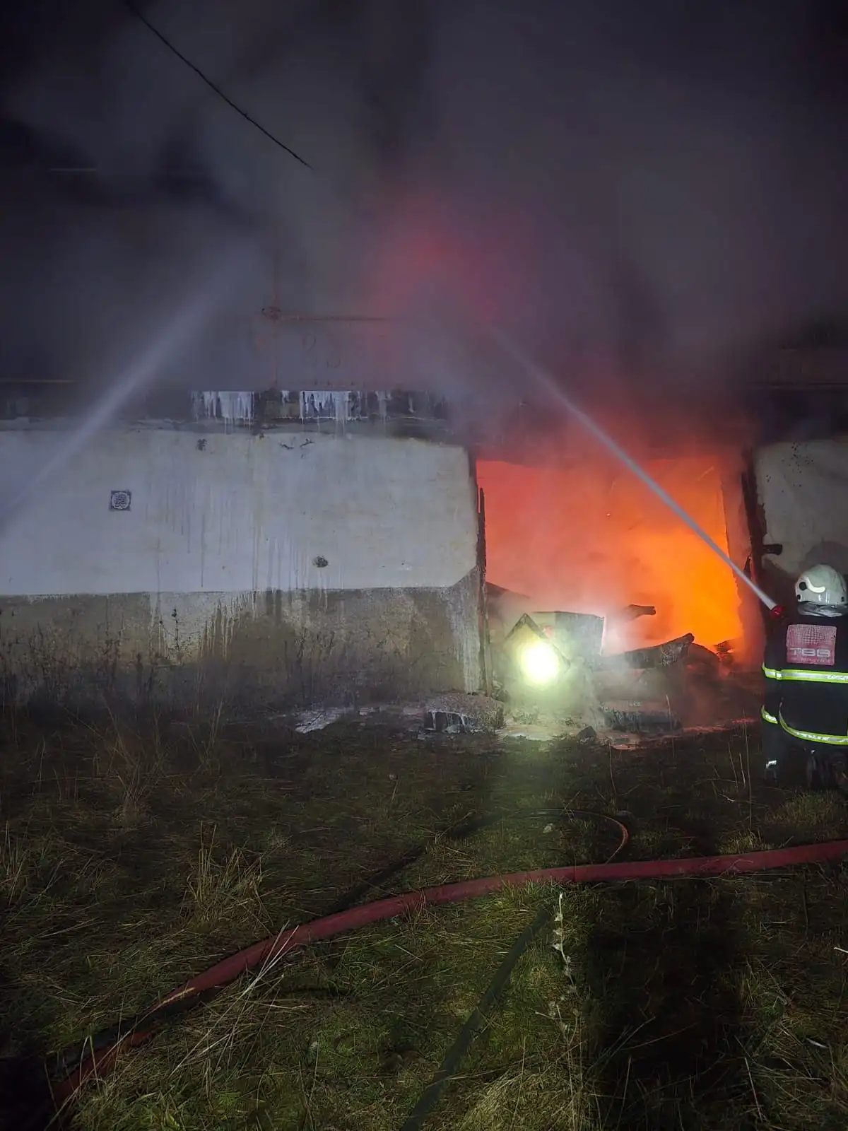 Kütahya’daki Ev Yangını Güçlükle Söndürüldü 2