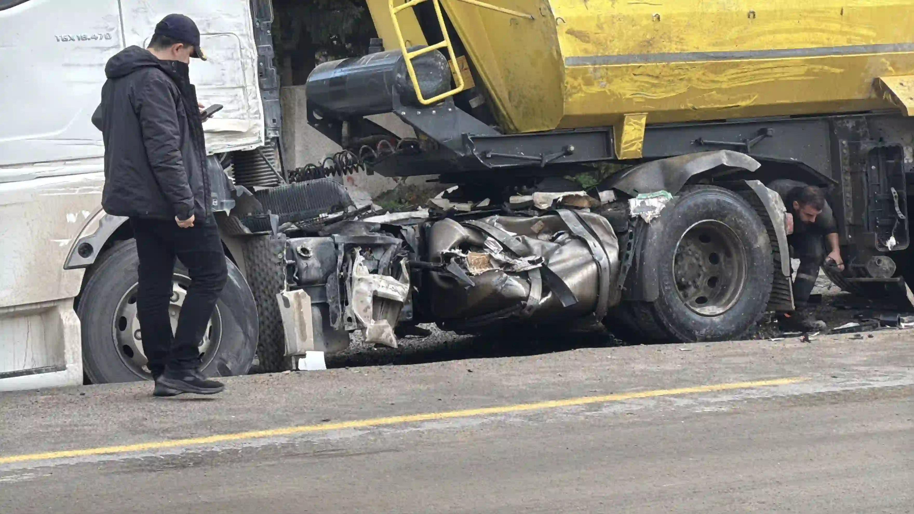 Muğla'da Hafriyat Kamyonlarının Çarpıştığı Kazada 1 Ağır Yaralı (3)