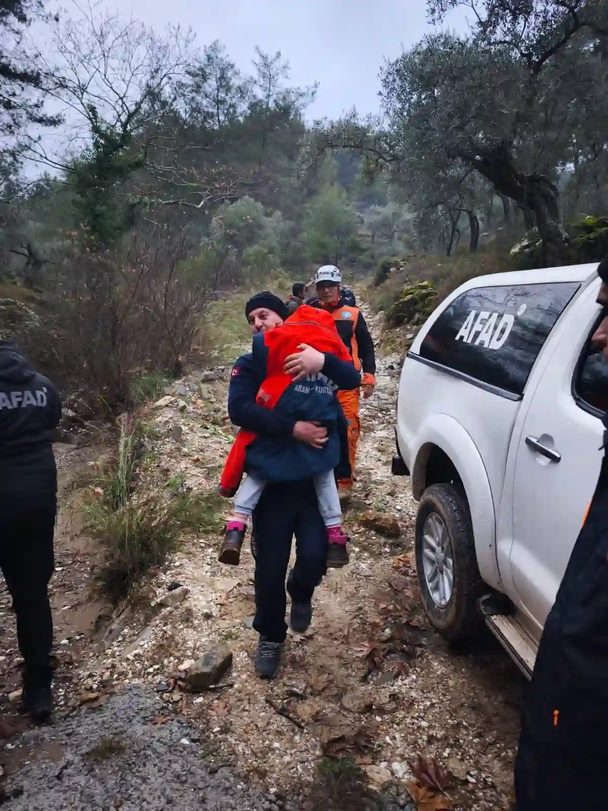 Muğla’da Kaybolan Alzheimer Hastası Kadın Ve Torunları Bulundu (2)