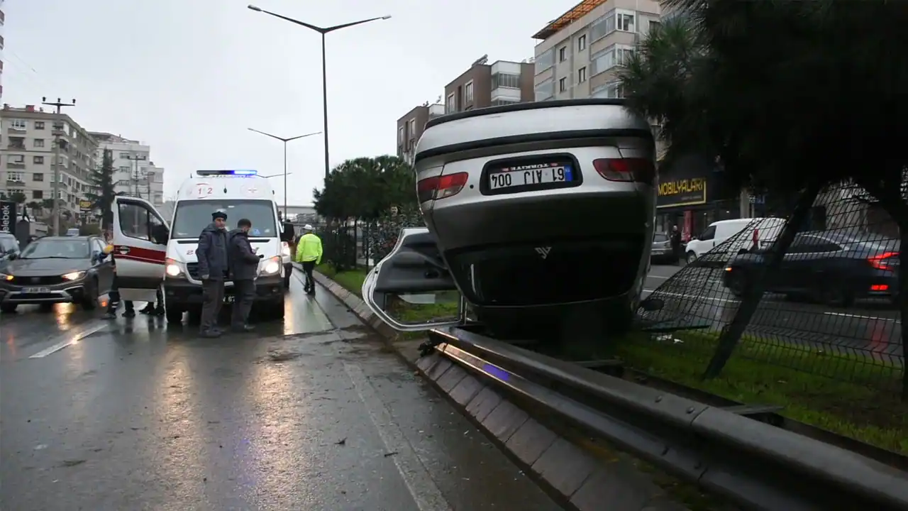 Trabzon'da Otomobil Devrildi 2 Yaralı1