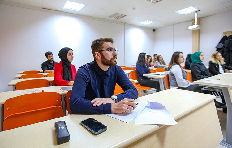 Üniversite Mezunu Gençler, Istihdam Garantili Kursla Iş Sahibi Oluyor 5