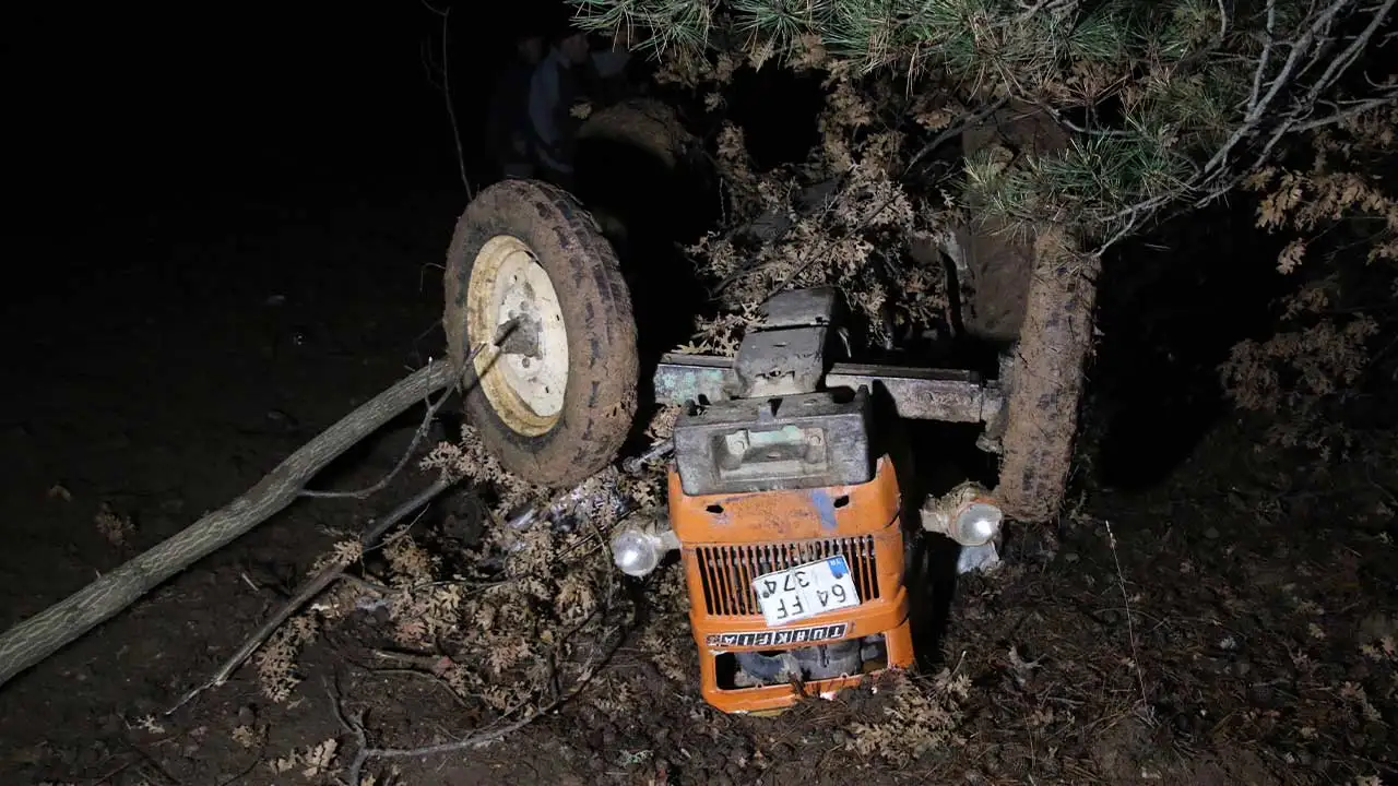 Uşak'ta Traktör Devrildi 1'I Çocuk 2 Ölü, 2 Yaralı1