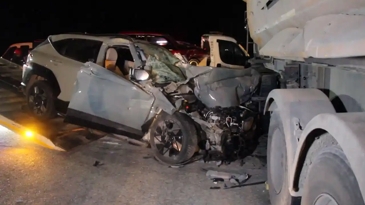 3 Aracın Karıştığı Kazada 1 Kişi Öldü, 4 Kişi Yaralandı1