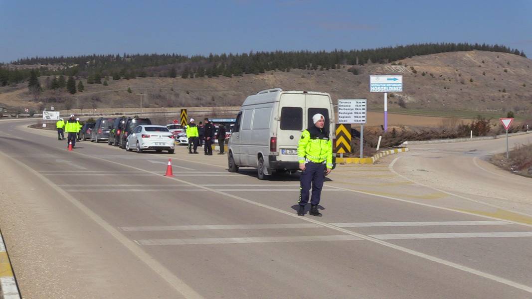 Afyonkarahisar'da Jandarmadan Hava Destekli Trafik Denetimi (10)