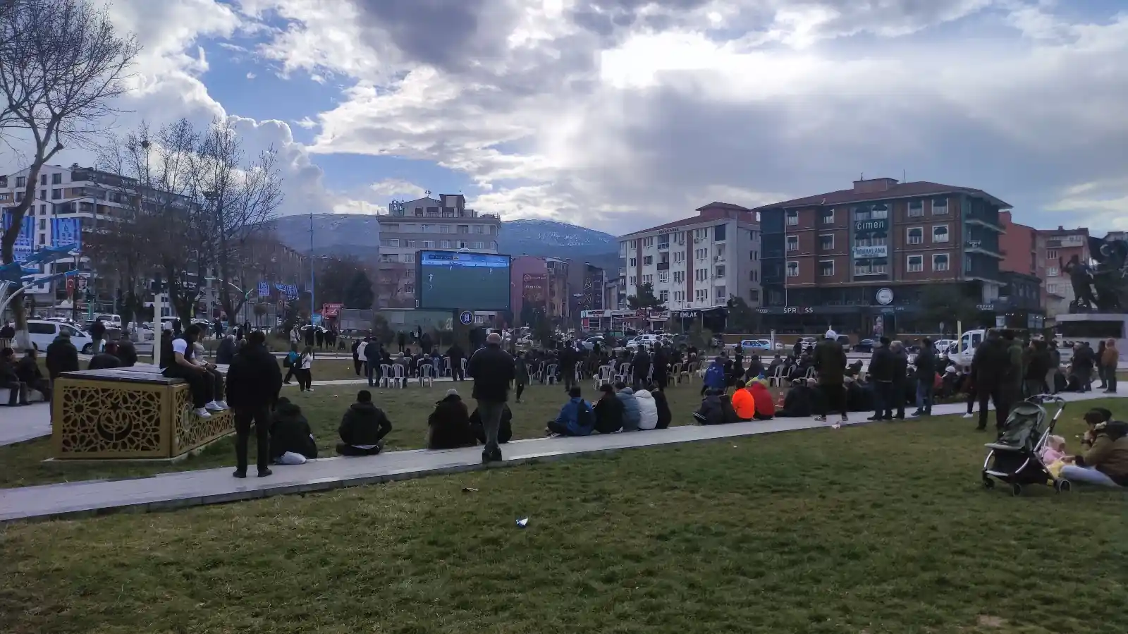 Belediye Kütahyaspor Maçını Dev Ekrandan Seyrettiler1