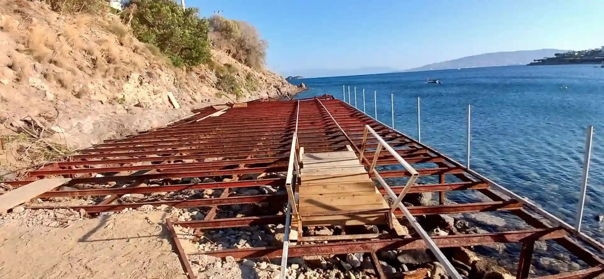 Bodrum'da Kaçak Iskeleler Ve Eklentiler Söküldü (2)