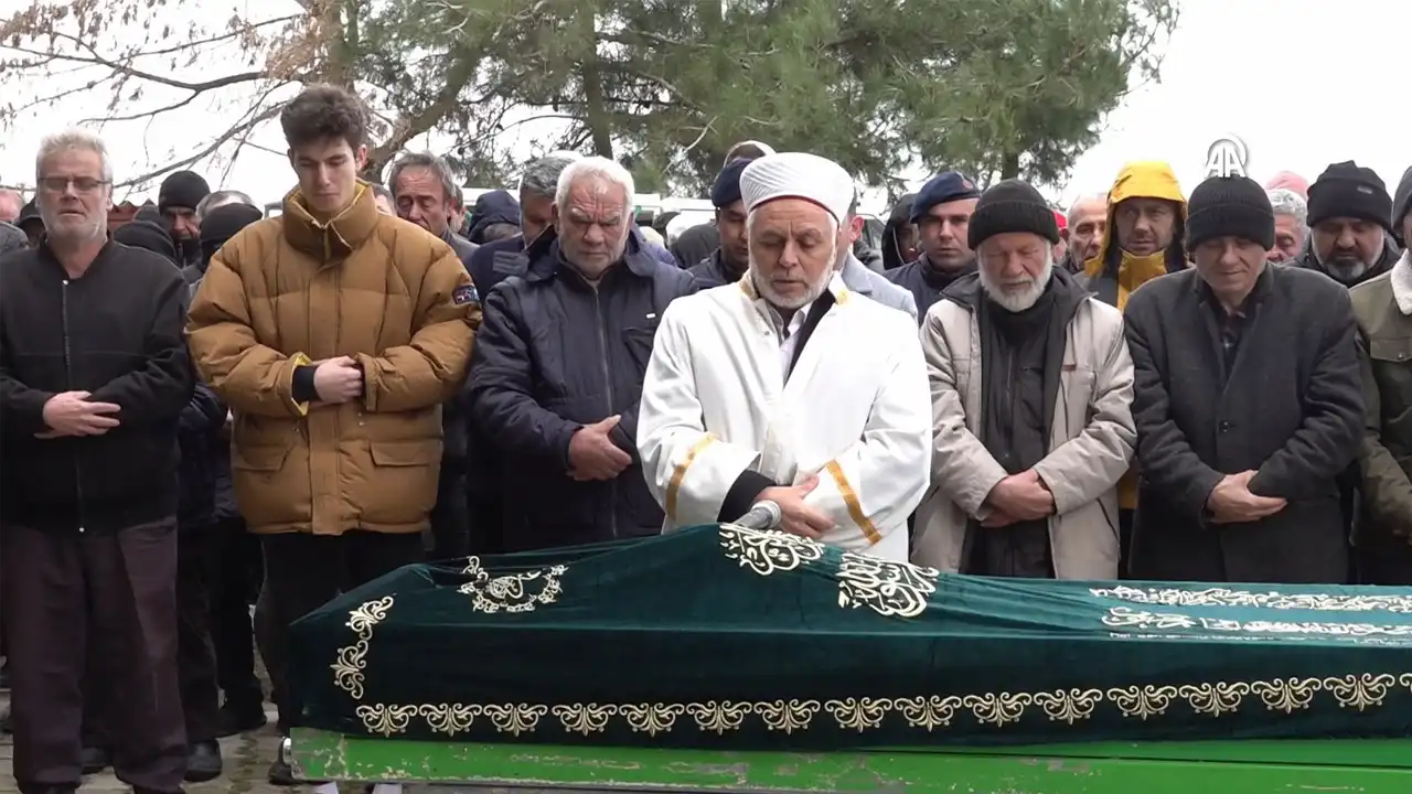 Çanakkale Kahramanı Dedesiyle Aynı Gün Vefat Eden Torunu Defnedildi1