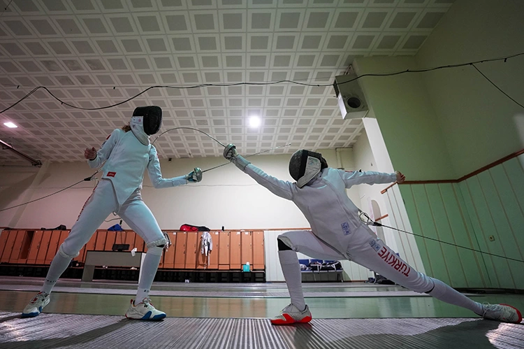 Dünya Kupası Şampiyonlarından Genç Eskrimciler Kazandı (1)