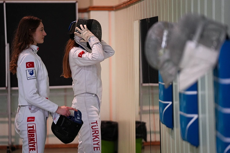 Dünya Kupası Şampiyonlarından Genç Eskrimciler Kazandı (2)