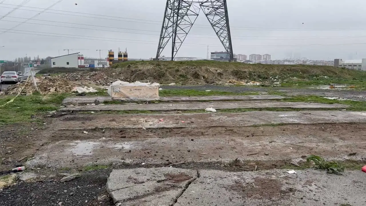 Esenyurt'ta Erkek Cesedi Bulundu1