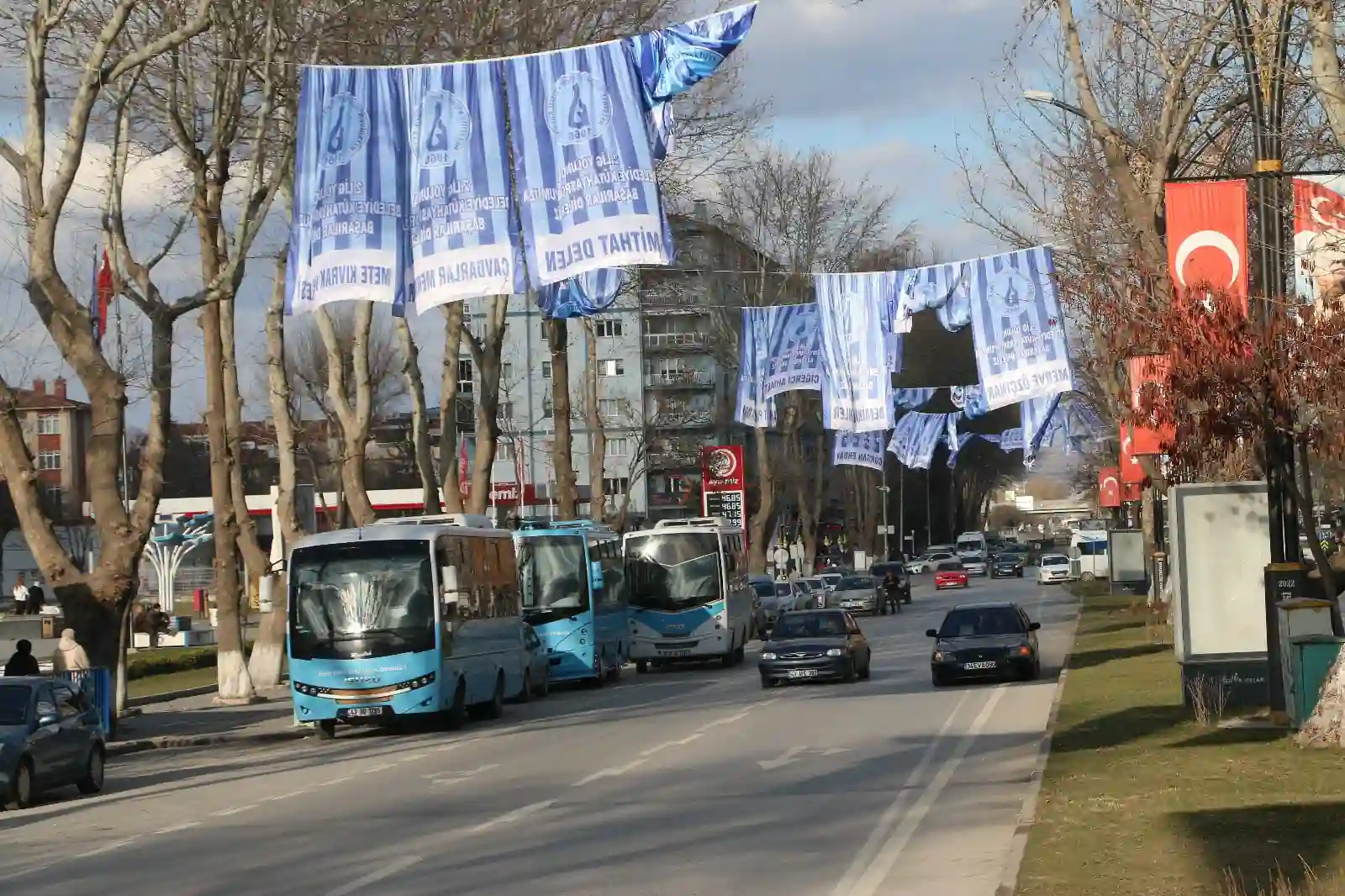 Kütahya Caddeleri, Mavi Lacivertli Bayraklar Ile Donatılıyor