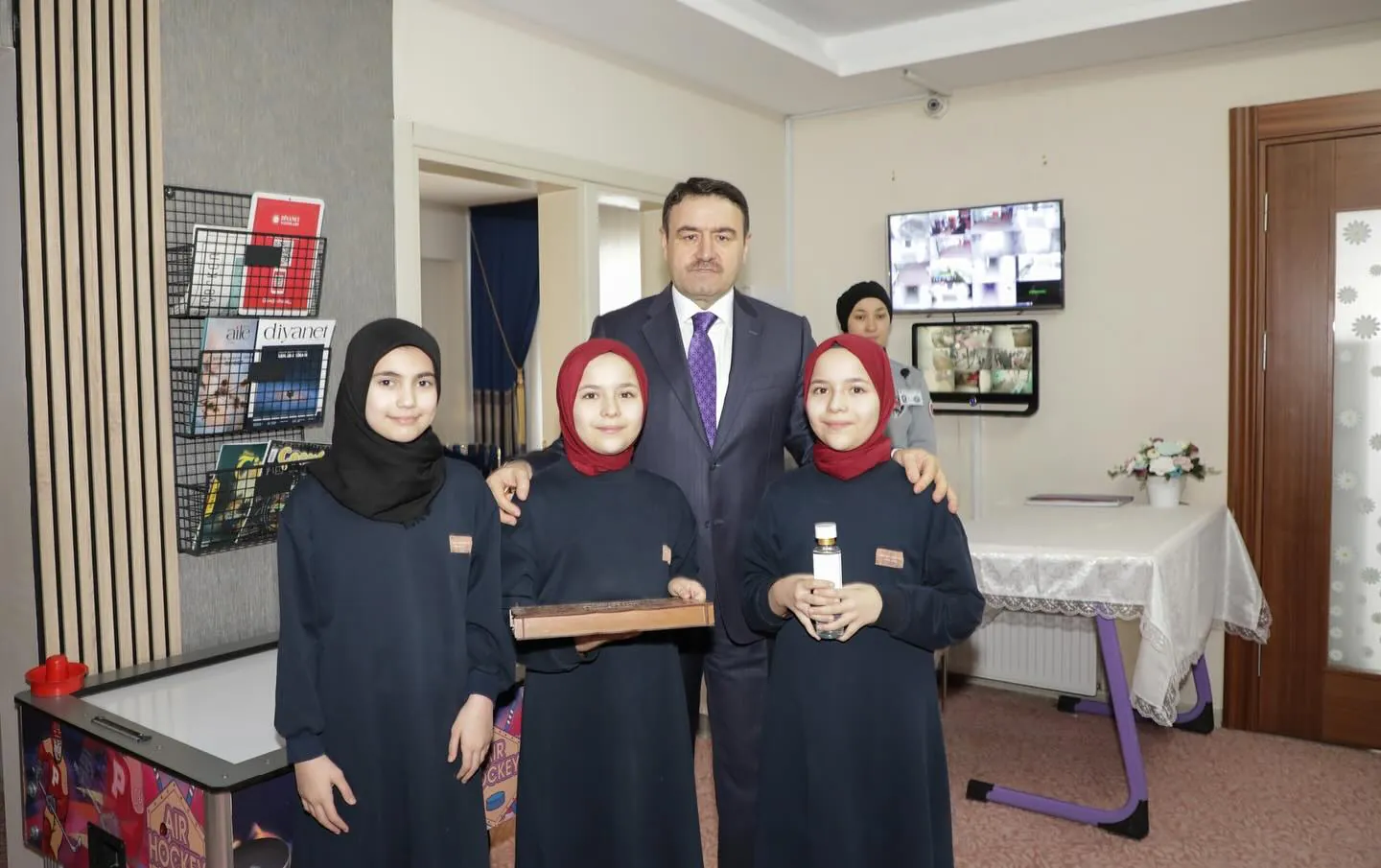 Kütahya Valisi Işın, Öğrencilerin Taleplerini Dinledi 2