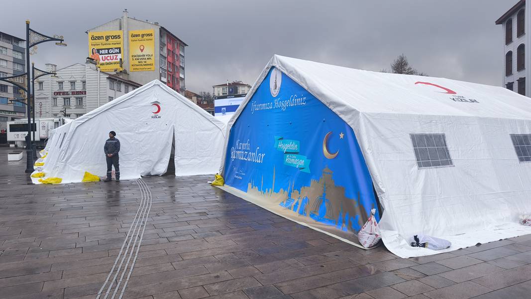 Kütahya’da 1500 Kişilik Iftar Çadırı Kuruldu (4)