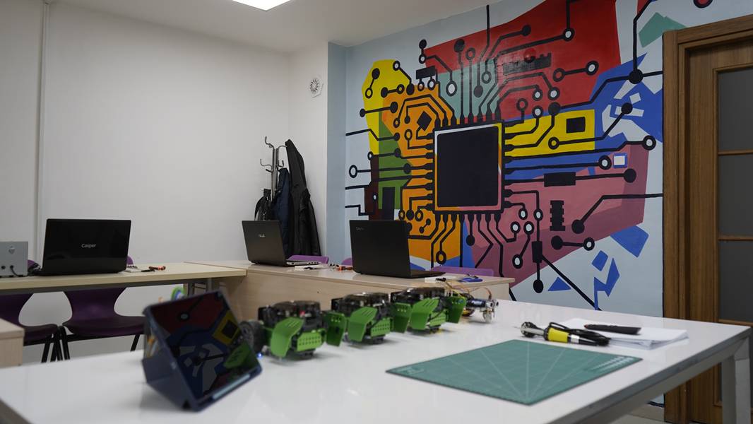 Kütahya’da 5 Yıldız Eğitim Kurumları, Teknoloji Ve Eğitimi Bir Araya Getirdi (1)