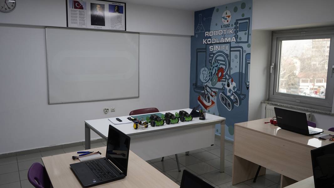 Kütahya’da 5 Yıldız Eğitim Kurumları, Teknoloji Ve Eğitimi Bir Araya Getirdi (3)