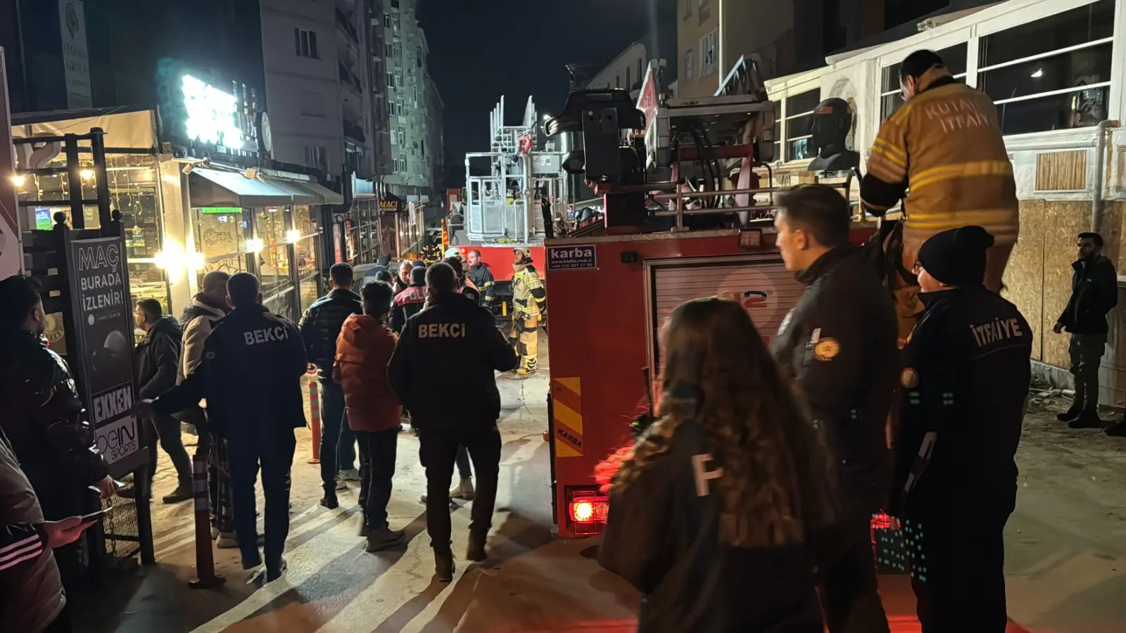 Kütahya’da Bir Kadın Yangın Çıkan Binadan Atladı1