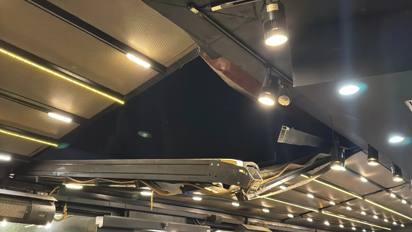 Kütahya’da Bir Kadın Yangın Çıkan Binadan Atladı2