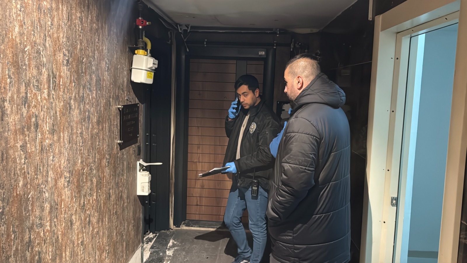 Kütahya’da Bir Kadın Yangın Çıkan Binadan Atladı3