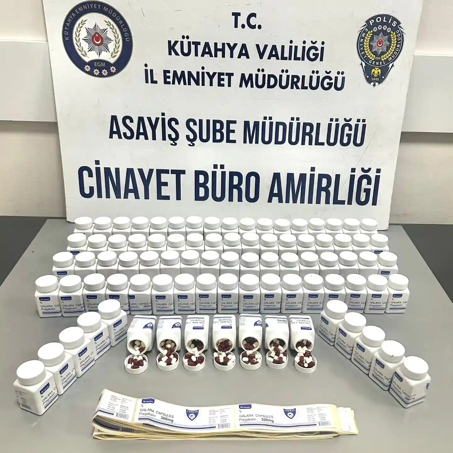 Kütahya'da Cinayet Ekibi Bir Valiz Dolusu Uyuşturucu Hap Ele Geçirdi