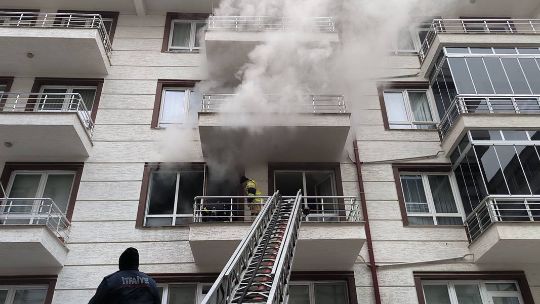 Kütahyada Evdeki Esrarengiz Yangınlar Korkuttu3