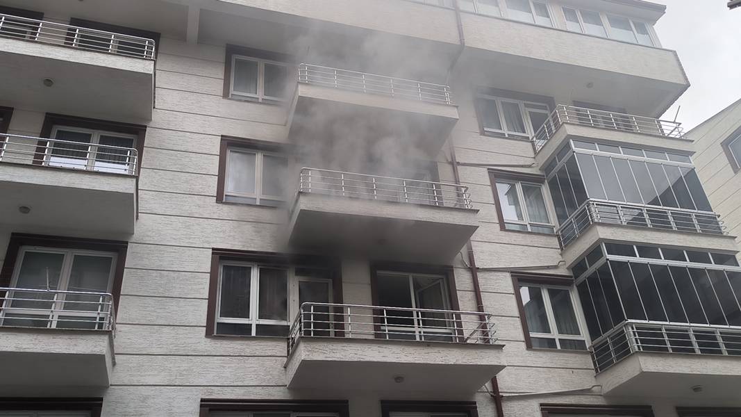 Kütahyada Evdeki Esrarengiz Yangınlar Korkuttu6