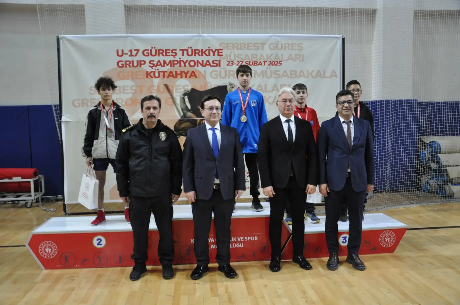 Kütahya’da Genç Güreşçiler Mindere Çıktı 3