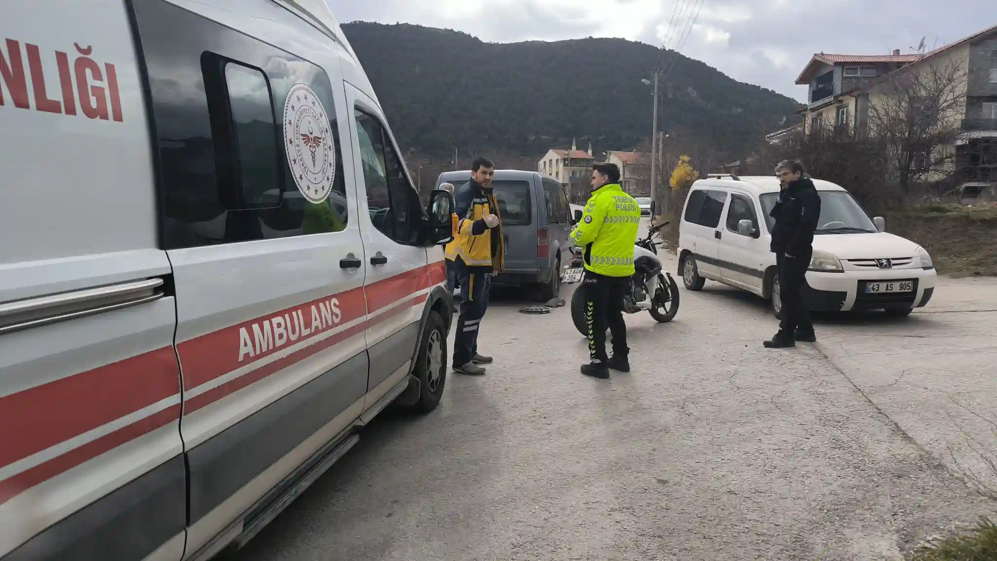 Kütahya’da Motosiklet, Otomobile Çarptı 1