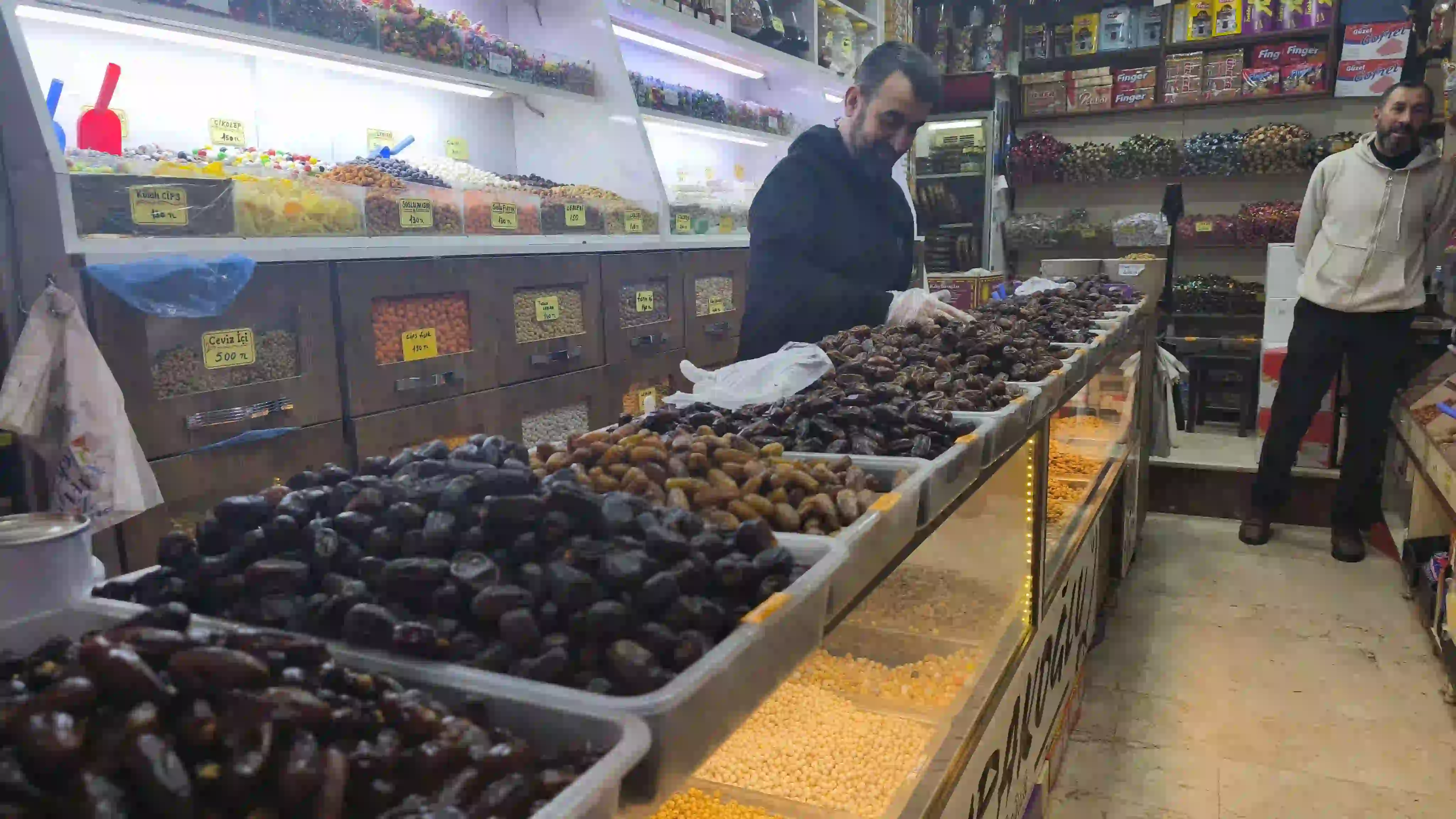 Kütahya’da Ramazan Ayı Alışverişi Sürüyor (1)