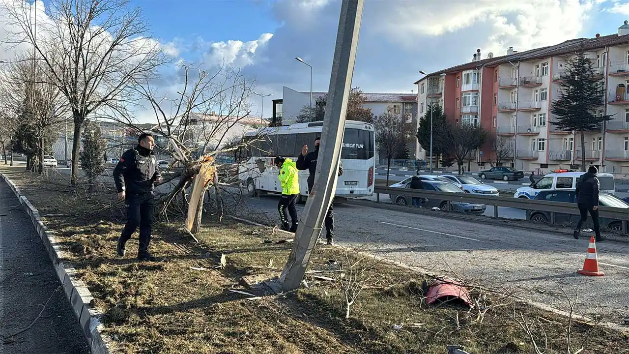 Kütahya’da Refüje Savrulan Tır, Faciaya Neden Oluyordu5