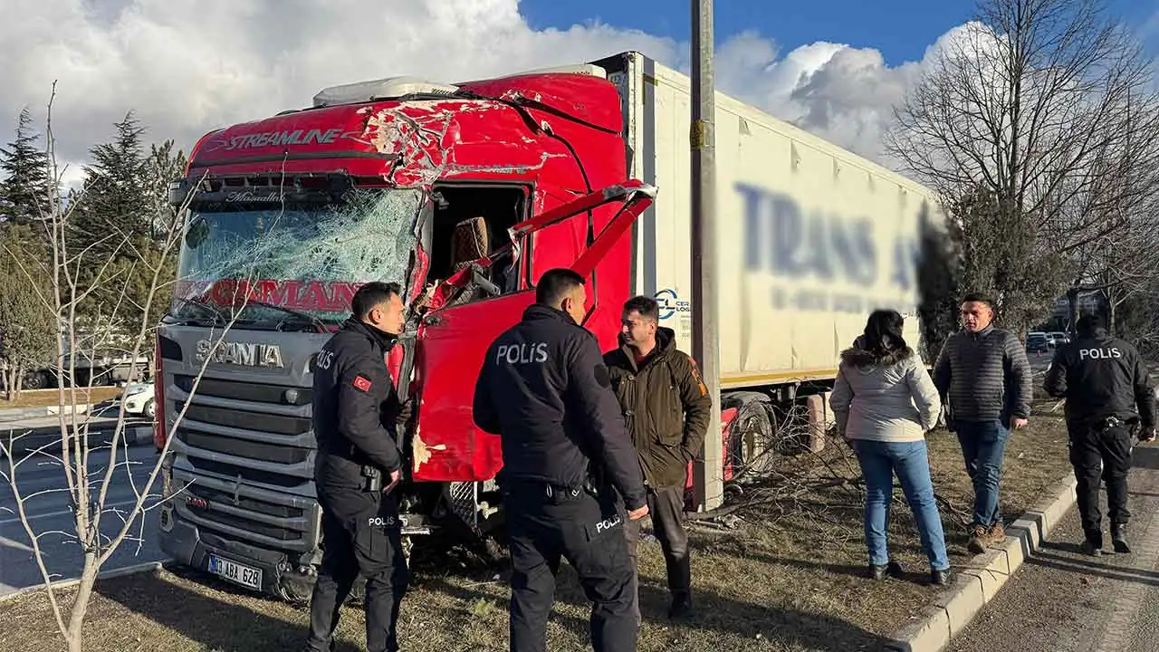 Kütahya’da Refüje Savrulan Tır, Faciaya Neden Oluyordu9