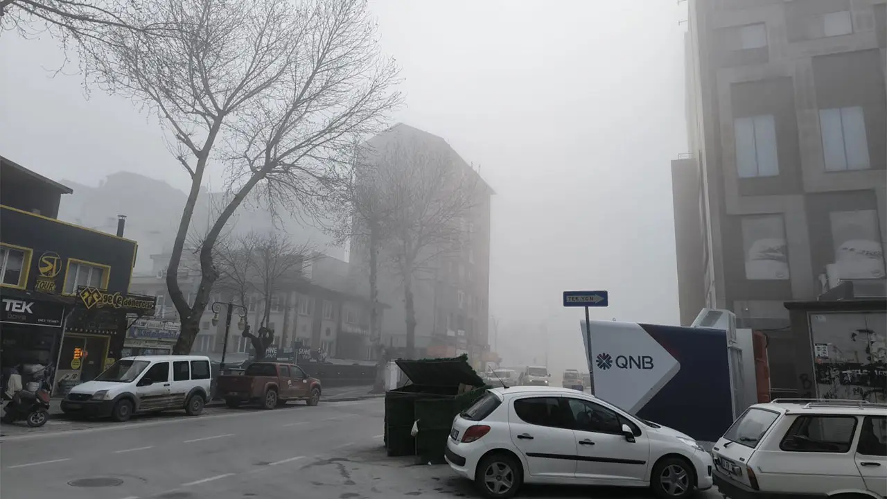 Kütahya’da Sabah Saatlerinde Yoğun Sis Etkili Oldu