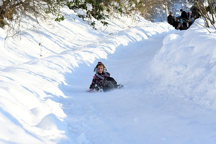 Muhtar, Çocukların Dijital Bağımlılığını Kırmak İçin Kızak Pisti Kurdu (1)