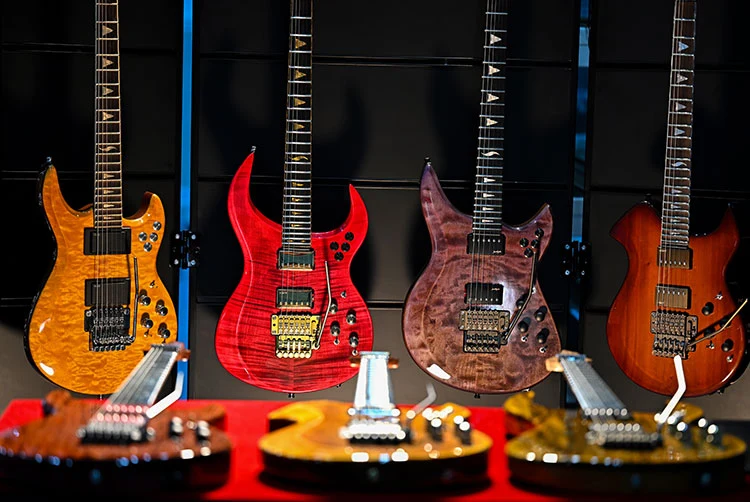 Müzisyen Cem Köksal, Gitar Üretiminde Dünyaya Açılıyor (1)