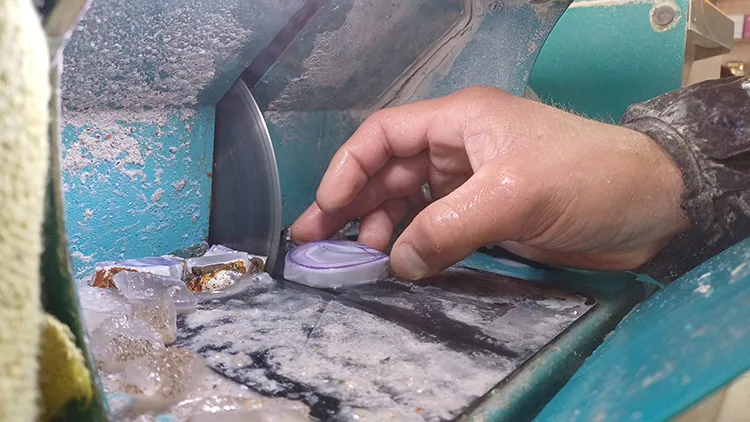 Taşlarla Takı Tasarlayarak Hobisini Mesleğe Dönüştürdü1