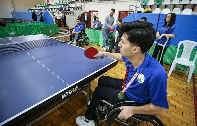 Trafik Kazasında Engelli Kaldı, Azmiyle Mesa Tenisinde Ilk Madalyasını Aldı