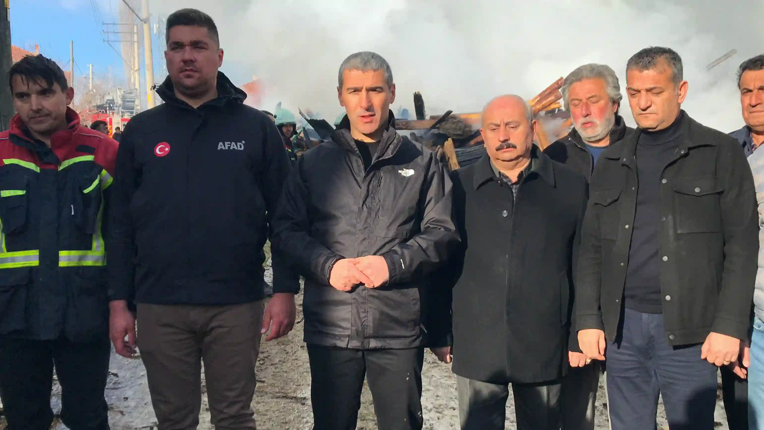 Yangın 6 Evi Hasarlandırdı, Ekipler Kontrol Altına Aldı (2)