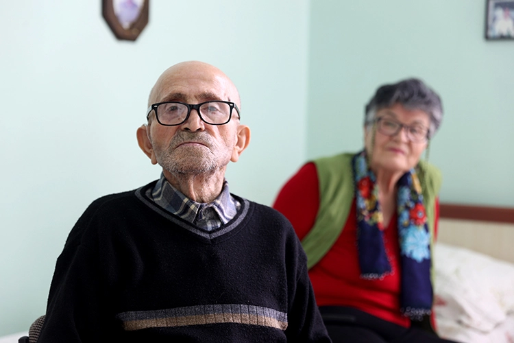 Yarım Asır Geçiren Evlilikte Sevgi Ve Fedakarlık Ön Planda (2)