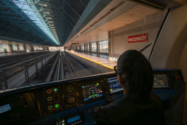 Ankara'nın Kadın Vatmanı, 9 Yıldır Metrodaki Görevini Sevgiyle Sürdürüyor1