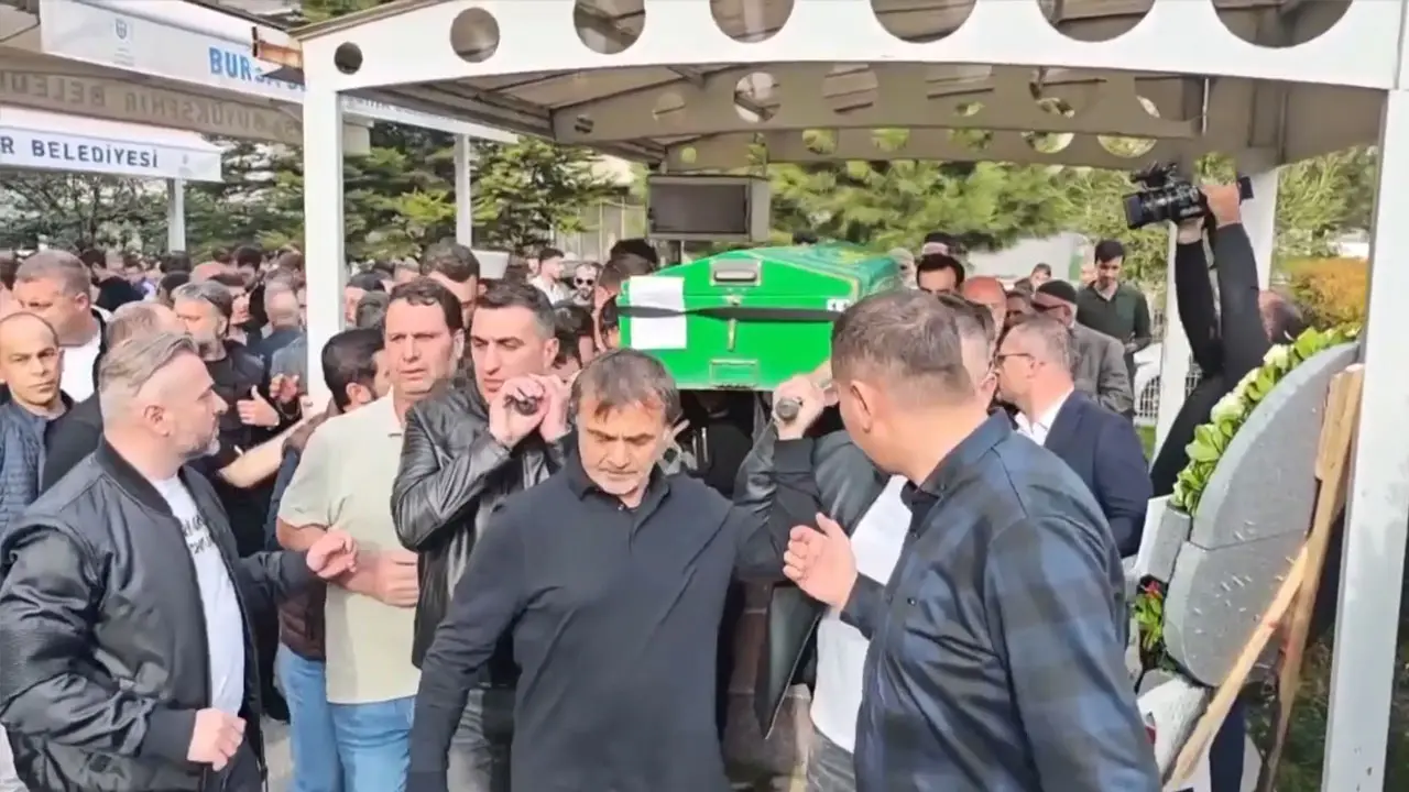 Bursa'da Bir Kadın Kocasını Silahla Öldürdü1