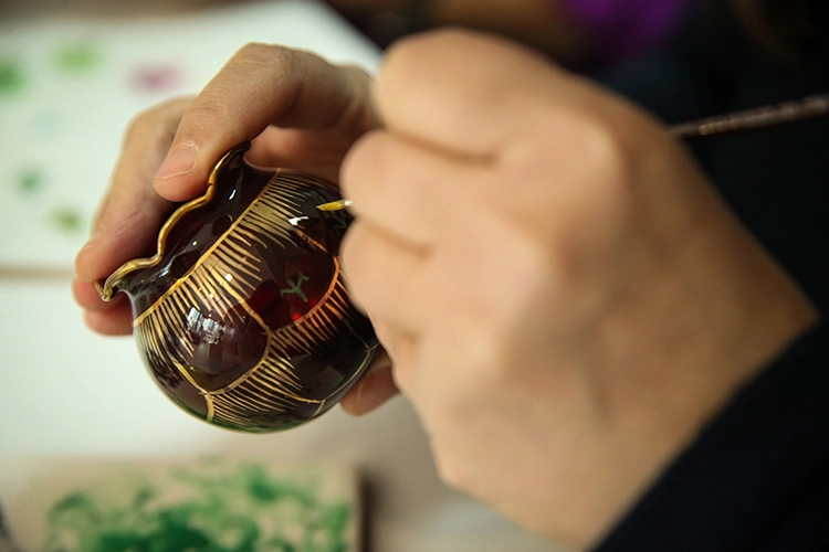 Cam Ve Porselen Süsleme Sanatını Gelecek Kuşaklara Aktarıyorlar, (1)