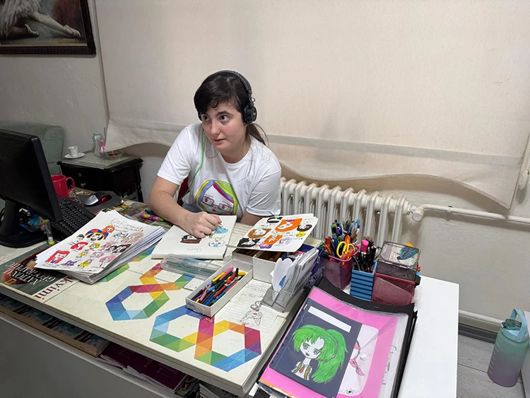 Genç Ressam Otizmli Çocuklar Için Eğitim Desteği Sunuyor