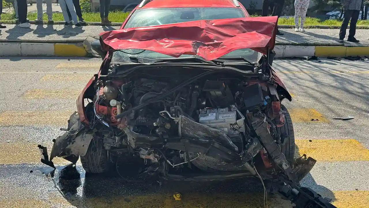 İki Otomobil Çarpıştı 1 Ölü 1 Yaralı3